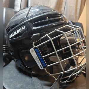 BAUER Hockey Helmet with facemask cage size Youth Small/Petite